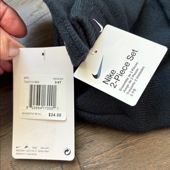 Nike 2pc.Toddler Beanie Hat/Mittens Set,embroidered logo, stretch,warm,winter - Picture 4 of 5